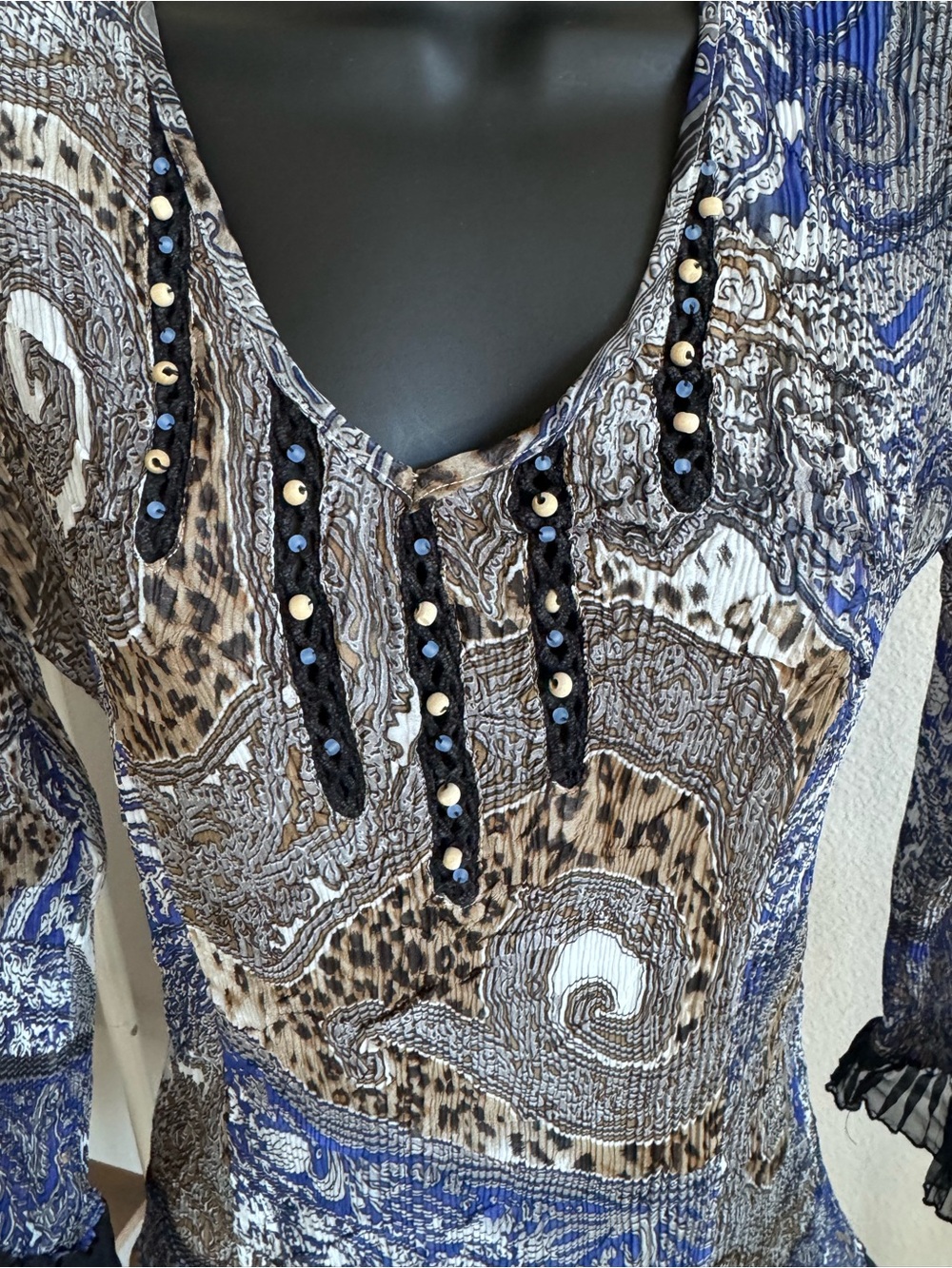 ALBERTO MAKALI Blue, Brown & Black Printed V-Neck Ruffle Top SZ MEDIUM - Picture 3 of 9